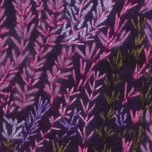 Detalje fra værket "Lavendelmark" - tekstilkunst af Bente Theilsby